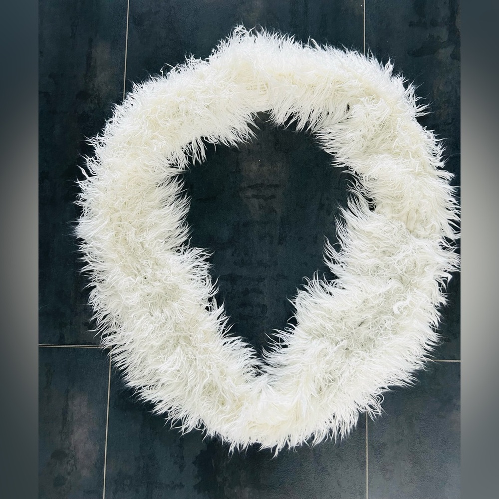NYC White Feather Scarf Luxurious Accessories